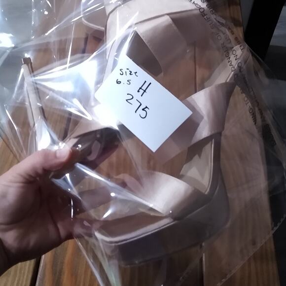 [H275] WILD DIVA Nude Satin Platform Square Toe, Size 6.5 - Picture 8 of 8